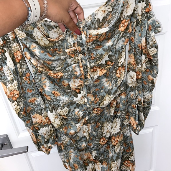 Boutique Rococo Floral Off-Shoulder Long Sleeve Tie-Front Short Dress - Picture 9 of 13